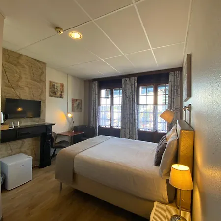 Des Ardennes Hotel